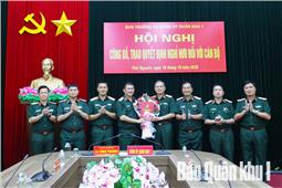 Trung tướng Dương Đình Thông nhận quyết định nghỉ hưu